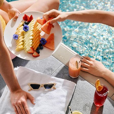 Sheraton Melbourne Hotel מראה חיצוני תמונה Poolside service