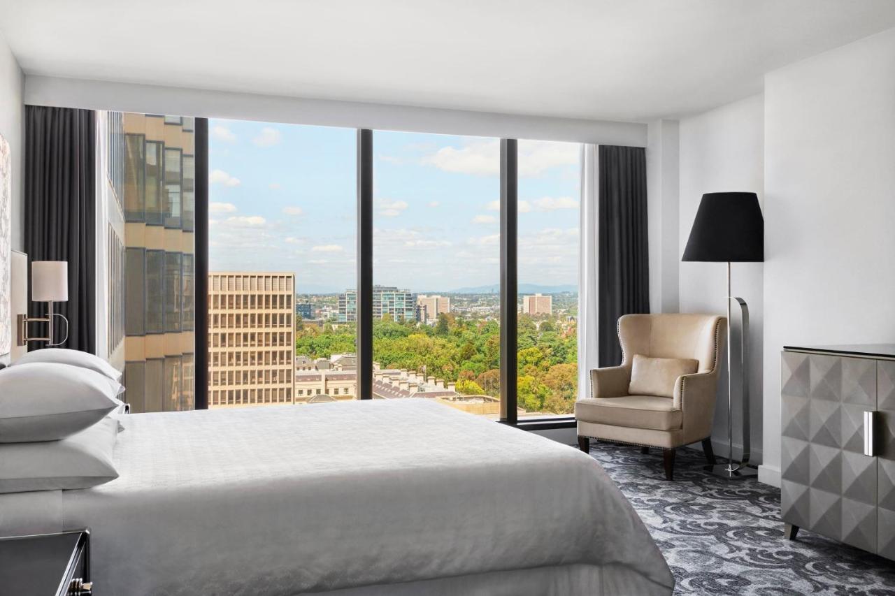 Sheraton Melbourne Hotel מראה חיצוני תמונה A bedroom at the Westin
