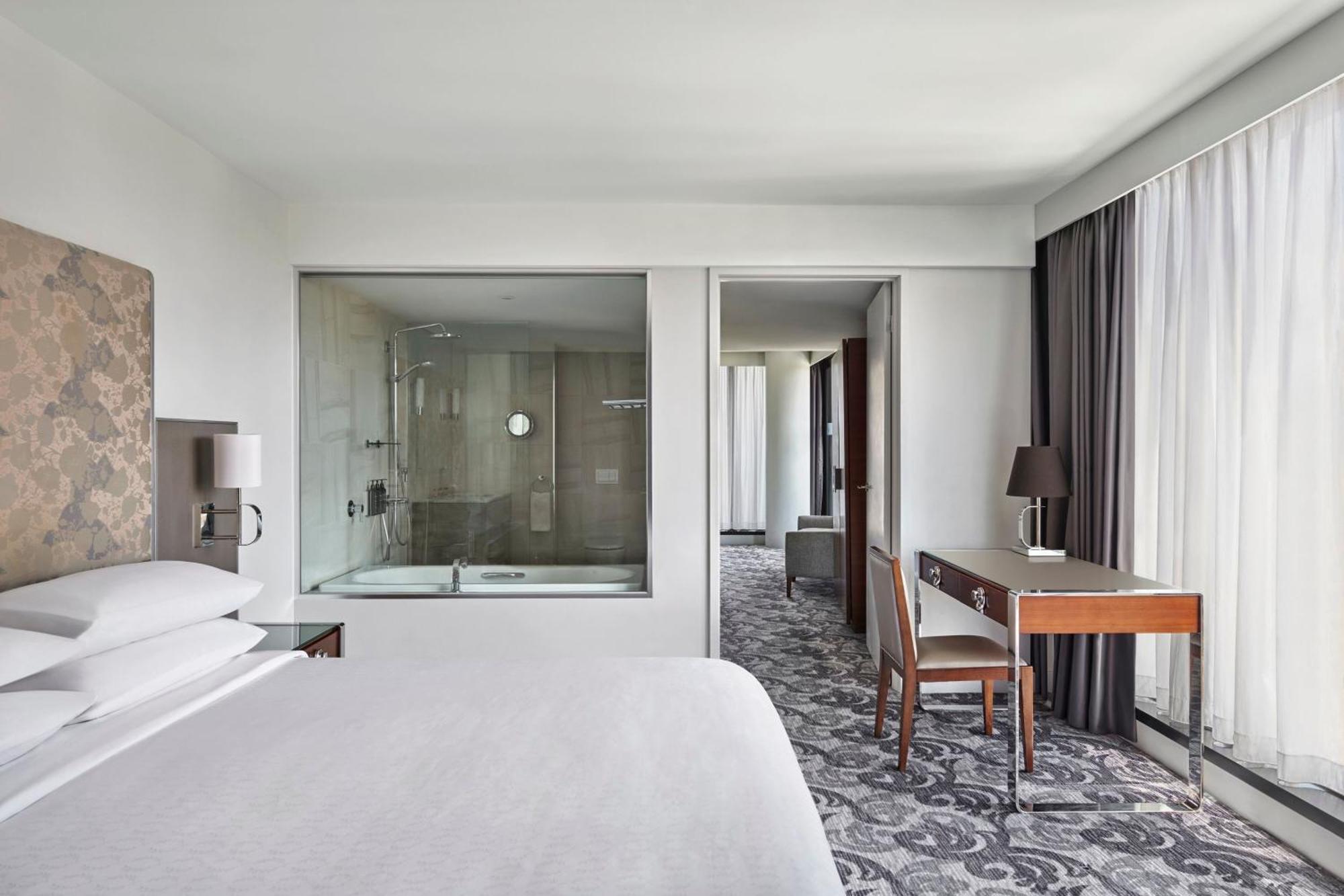 Sheraton Melbourne Hotel מראה חיצוני תמונה A guest room at the hotel
