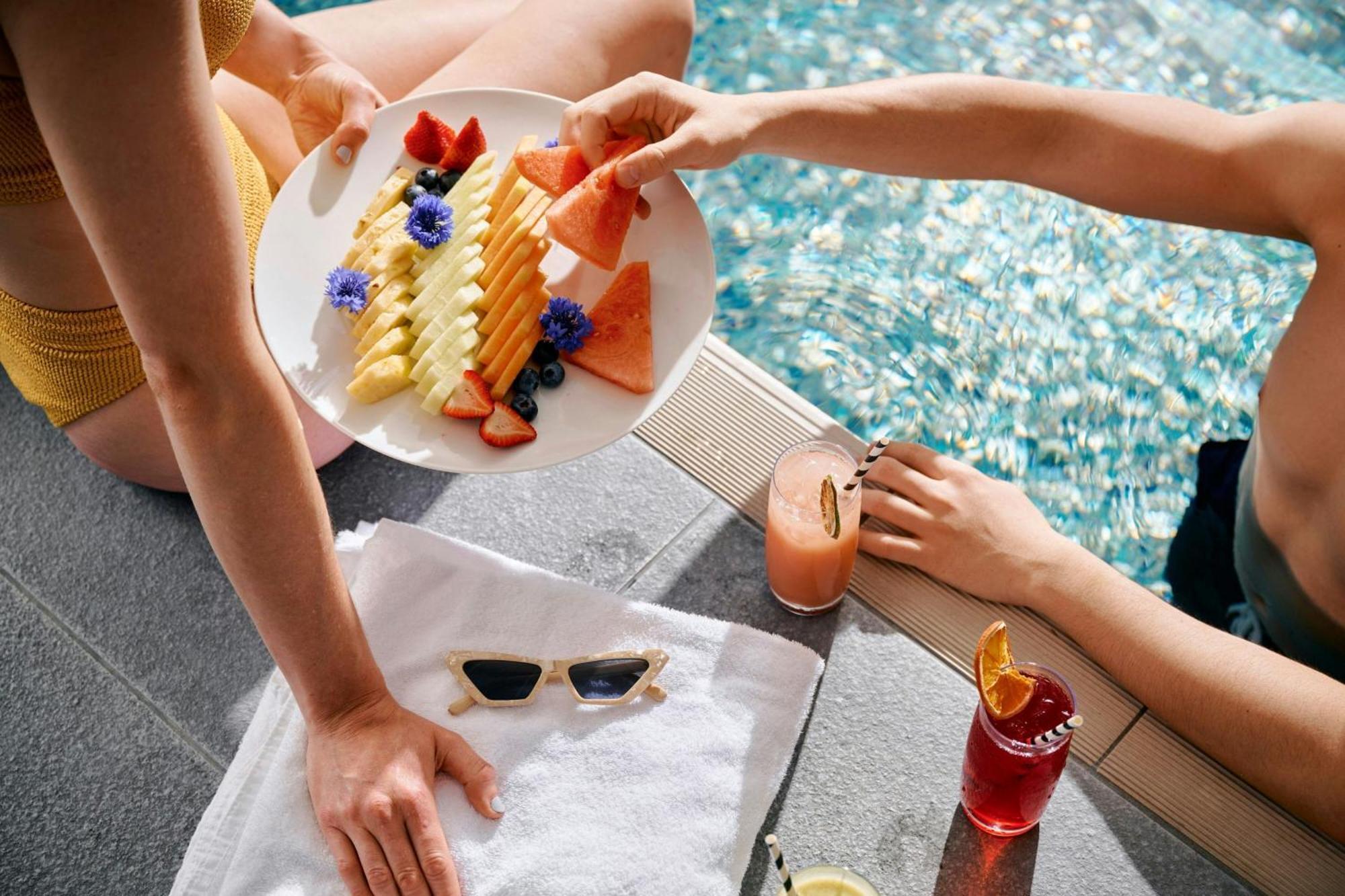 Sheraton Melbourne Hotel מראה חיצוני תמונה Poolside service