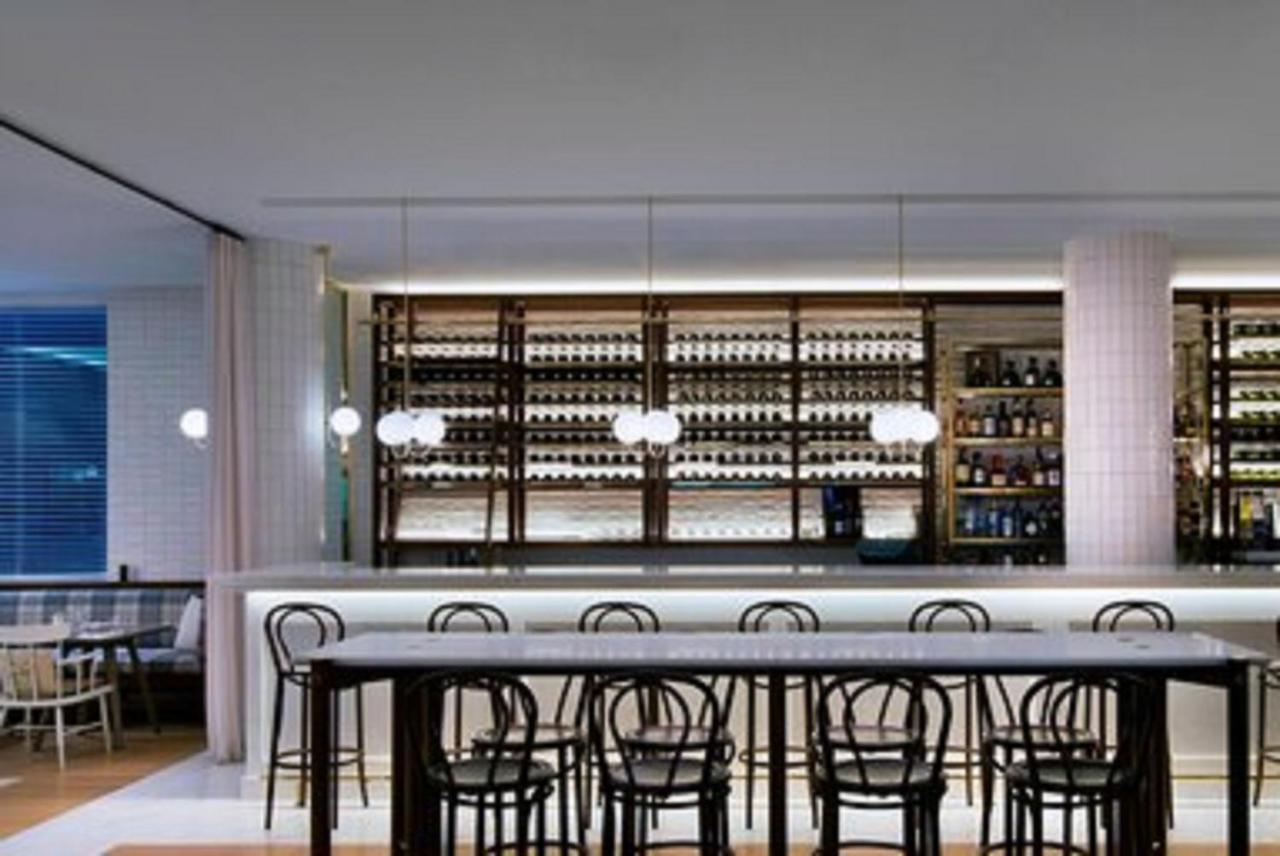 Sheraton Melbourne Hotel מראה חיצוני תמונה The bar at the restaurant